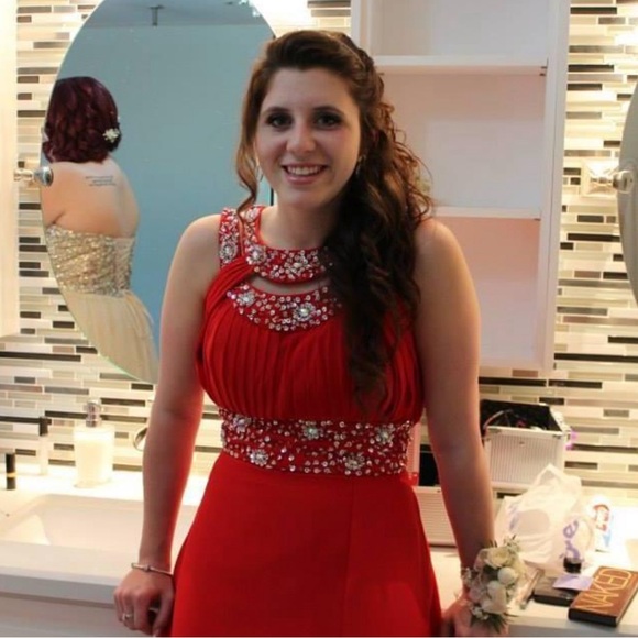 Beautiful Red Floor Length Formal Dress! Size 8. - Picture 3 of 3
